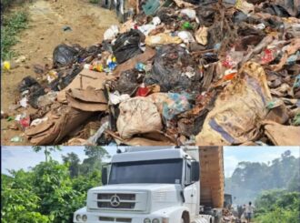 Caminhão é flagrado ao descartar lixo hospitalar de Pacaraima de forma irregular no interior do Amazonas; veja vídeo