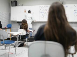 Alunos do Ensino Médio podem receber bolsa a partir de março