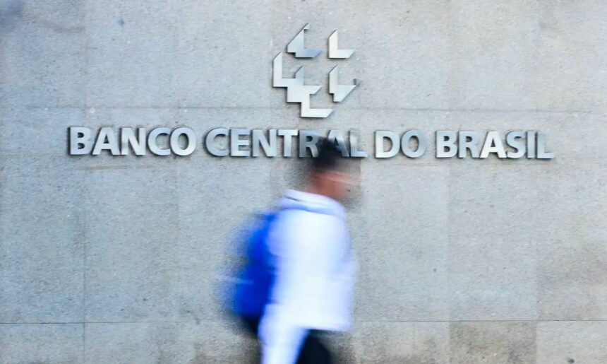 Banco Central divulga edital de concurso para cargo de analista com salário de R$ 20 mil