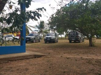 Polícia apreende mais de 200 galos e ‘ringue’ de rinha na fazenda do ex-senador Telmário Mota