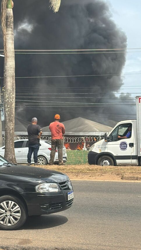 Incêndio atinge barracas com materiais da Operação Acolhida em quartel do Exército; veja vídeo