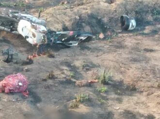 Acidente de trânsito: homem morre após motocicleta sair da pista e descer barranco na BR-401
