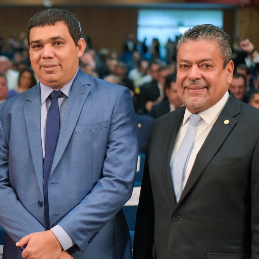 Senador passou toda a gestão de Denarium recebendo milhões em contratos na Saúde e critica Governo após retirada de sua família dos cargos comissionados