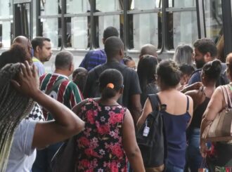 Desemprego de mulheres e negros termina 2023 acima da média nacional