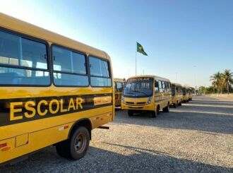 Pai de aluno denuncia precariedade em veículos do transporte escolar em Iracema