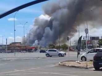 Incêndio atinge área de loteamento em Boa Vista; veja vídeo