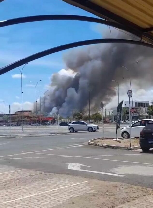 Incêndio atinge área de loteamento em Boa Vista; veja vídeo