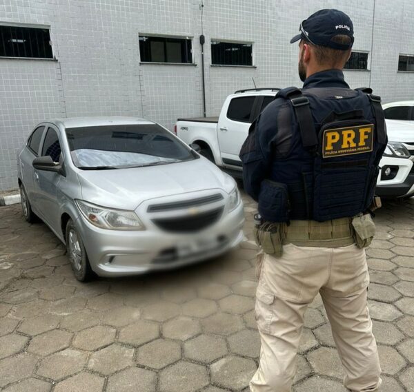 PRF: carro roubado em Manaus há quatro anos, é recuperado em Boa Vista