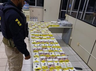 PRF apreendes mais de 450 fones, perfumes e roupas na BR-401