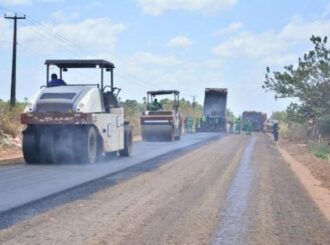 Obra de asfaltamento de estrada da Malacacheta, no Cantá, já dura dois anos, soma R$ 12 milhões e nada de ser entregue à população