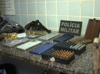 Quatro homens envolvidos com garimpo ilegal e tráfico interestadual de drogas são presos com armas de fogo em posto de combustíveis no interior de RR