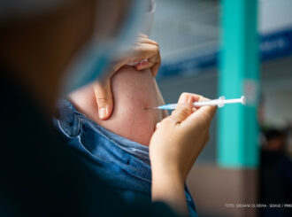 Jovens de 15 a 19 anos podem se vacinar contra HPV até junho de 2026