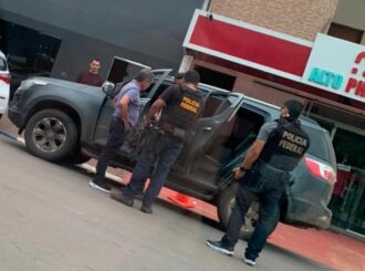 Polícia Federal revista carro do senador Mecias de Jesus em Alto Alegre