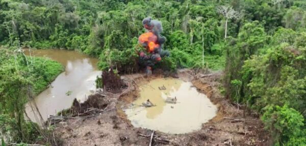 Forças Armadas destroem acampamentos de garimpo na Terra Yanomami