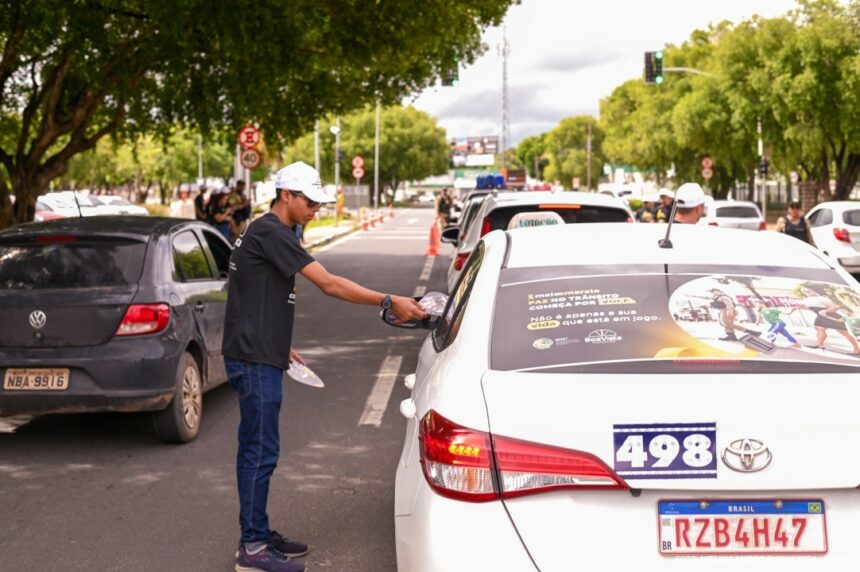 Maio Amarelo: Blitz Educativa leva mensagem por um trânsito mais seguro aos condutores de veículos em Boa Vista