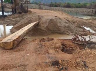 Moradores da Vila Apiaú, em Mucajaí, voltam a cobrar reconstrução de ponte na região
