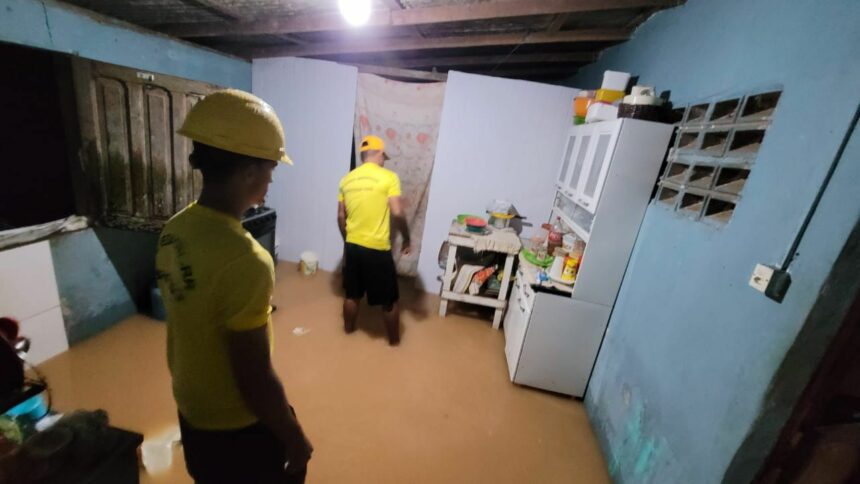 Chuva provoca alagamento e água invade casas de moradores em São João da Baliza: veja vídeo