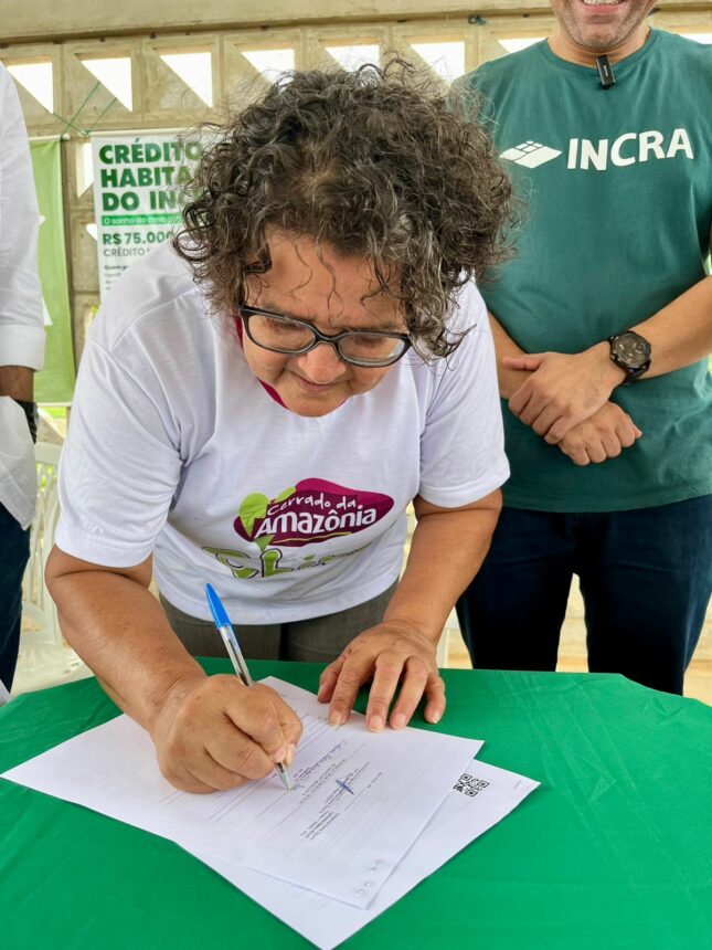 Agricultores familiares assinam contrato de Crédito Habitacional para construção de moradias em Boa Vista