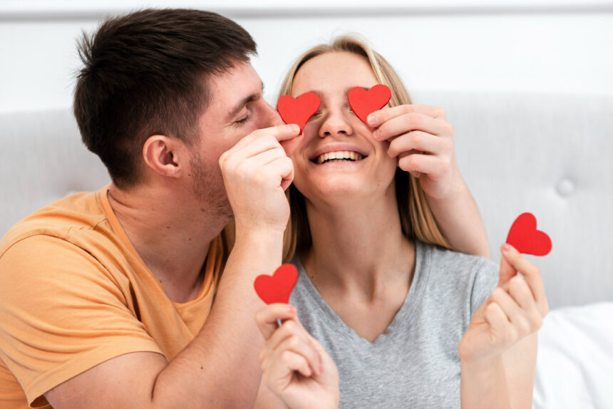 Três em cada 10 brasileiros já se endividaram por causa de namorado, aponta pesquisa