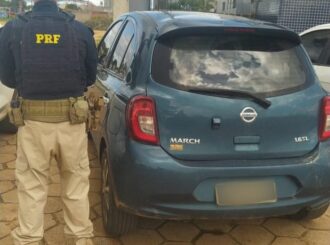 Carro com 700 peças de roupas é apreendido em Boa Vista; itens sem nota fiscal seriam vendidos em Manaus