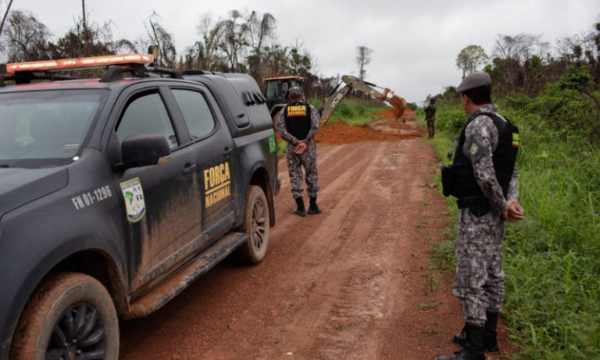Operação em Alto Alegre destrói seis pistas de pouso usadas por garimpeiros na Terra Yanomami
