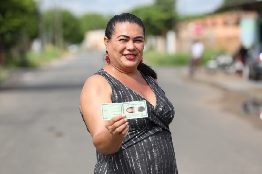 Primeira mulher trans a retificar nome em Roraima fala sobre processo: ‘melhor coisa que me aconteceu’