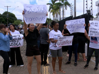 Familiares de motociclista morto no trânsito por policial penal fazem manifestação e pedem justiça em Boa Vista