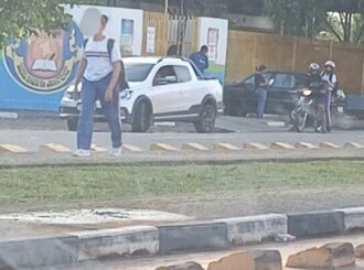 Denúncia: alunos de escola estadual são liberados mais cedo para servidores comparecerem a reunião política de pré-candidata do governador; veja imagens