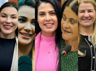 Três anos de maternidade de lona; três anos de silêncio das nossas deputadas