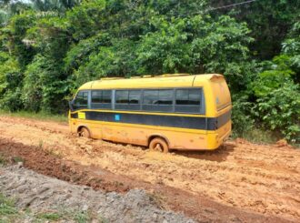 Governo tem dificultado o acesso de crianças à educação no interior de RR ao ignorar série de denúncias da falta de transporte escolar