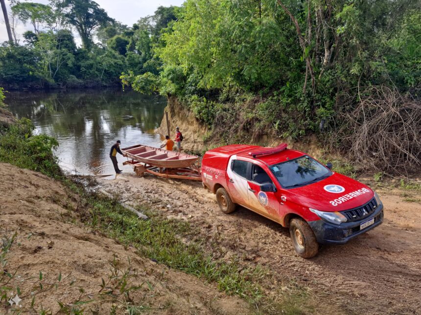 Bombeiros encontram corpo de jovem que desapareceu ao atravessar o rio Jatapu em Caroebe