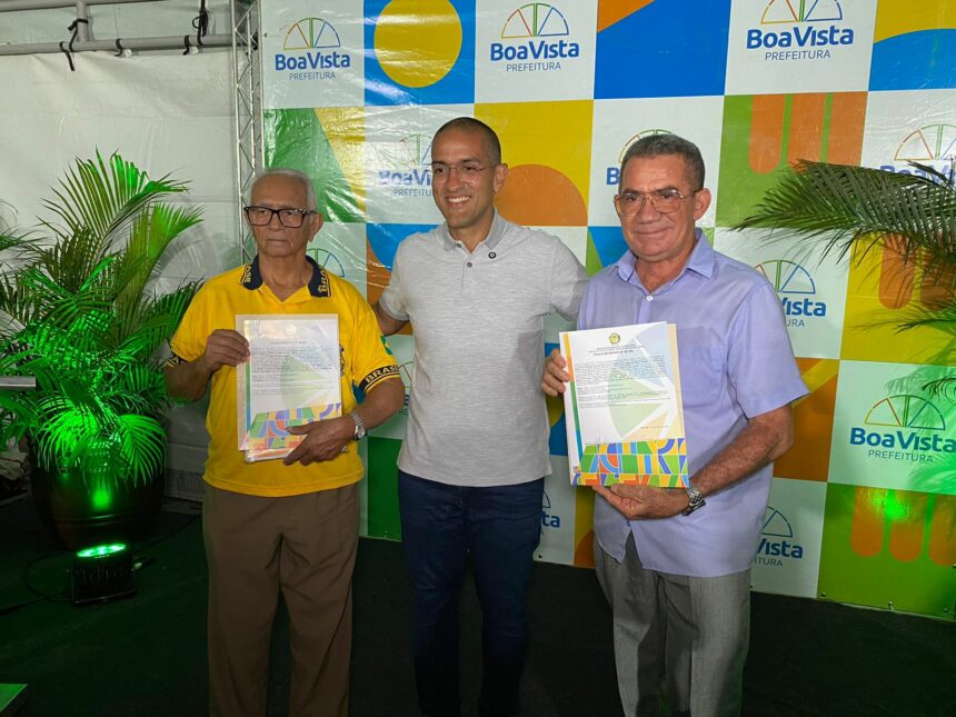 Prefeito Arthur Henrique entrega 105 títulos definitivos para moradores de 32 bairros de Boa Vista