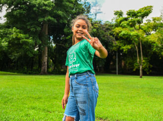 Crianças do projeto Conviver participam de momentos de lazer em colônia de férias