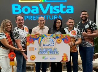 Prefeito Arthur Henrique entrega passagens aéreas para atletas e quadrilha campeã do Boa Vista Junina que representarão a cidade em Curitiba e Brasília