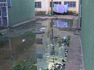Moradores do Vila Jardim denunciam esgoto estourado há mais de um ano e cobram soluções da Caer