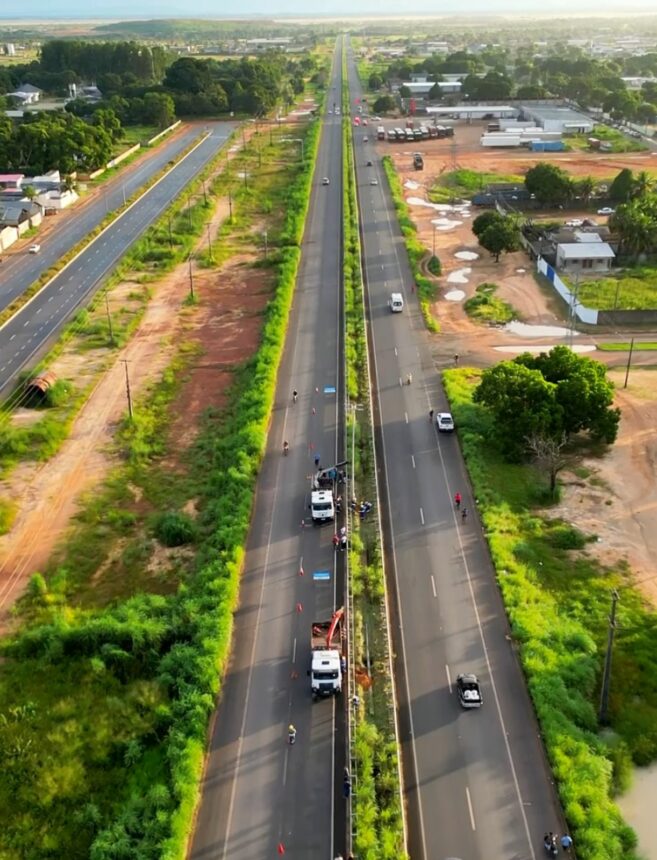 Prefeitura de Boa Vista começa a implantar mais de 280 postes de iluminação LED na avenida Brasil