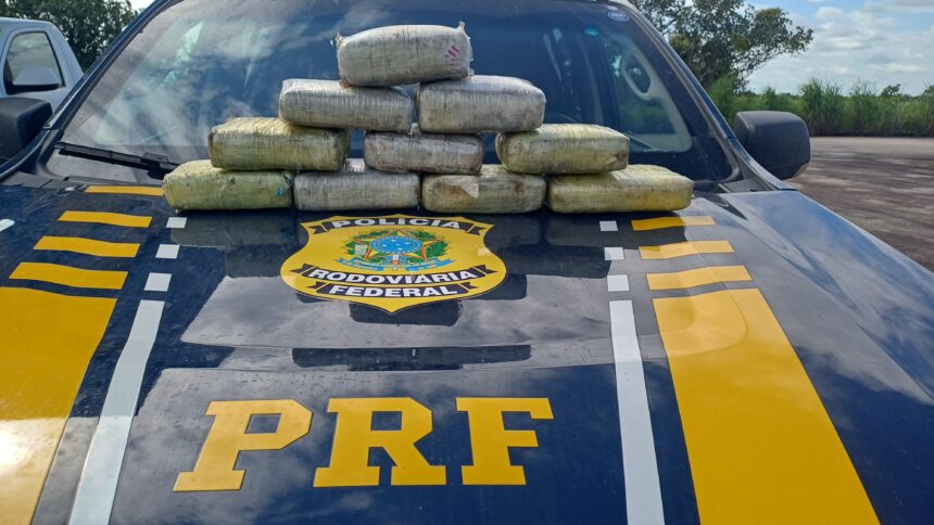 PRF apreende mais de 10 kg de maconha dentro de carro e um pacote de cocaína escondido em mochila de criança em Boa Vista