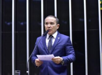 Em Brasília: deputado federal denuncia que governador de RR afirma ‘aos quatro cantos’ que já negociou um pedido de vista no TSE