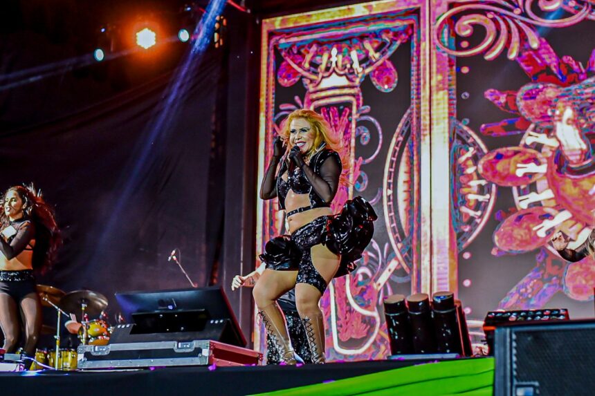 Mormaço Cultural: com show dançante e repleto de hits, cantora Joelma encerra primeira noite de programação no Palco Lua