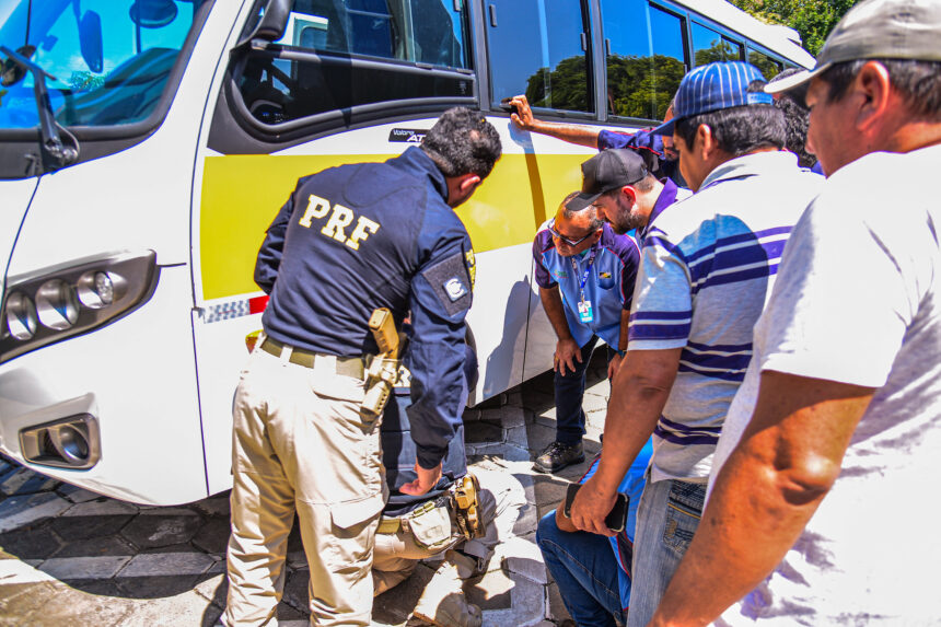 Motoristas do transporte escolar de Boa Vista participam de treinamento com a PRF