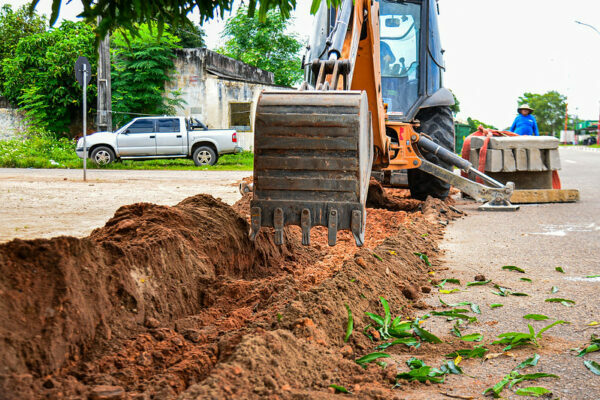 Obras de urbanização continuam pela capital: bairro 13 de Setembro recebeu implantação e reparos de sarjeta, calçada e meio-fio