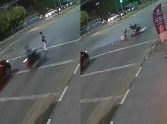 Mulher é atropelada por moto ao tentar atravessar avenida com semáforo aberto em Boa Vista; veja vídeo