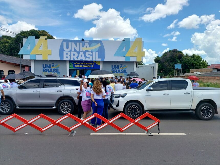 Após União confirmar Nicoletti como candidato a Prefeitura de Boa Vista em convenção, apoiadores de Catarina Guerra fazem manifestação em frente a sede do partido; veja vídeo