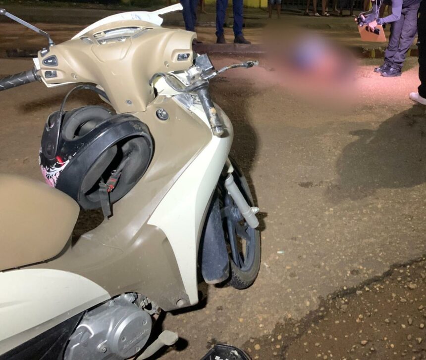 Mulher morre ao perder controle da moto, cair e bater a cabeça em Boa Vista