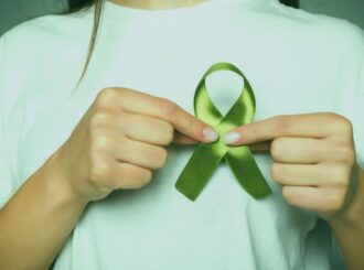 Campanha alerta sobre perigo de nódulos no pescoço, axilas e virilha