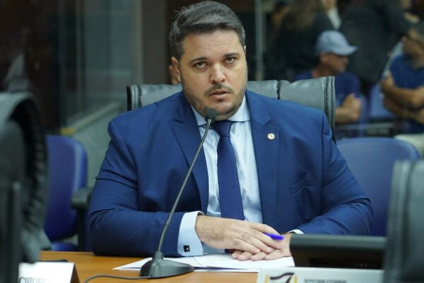 Deputado relata ameaça recebida após posicionamento em comissão especial que analisa impeachment do governador de RR