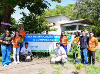 Alunos de oficina do Projeto Crescer aprendem sobre ecologia, produção de adubos orgânicos e cuidados com o meio ambiente