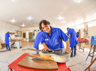 Jovens do Projeto Crescer desenvolvem criatividade e senso de empreendedorismo em oficina