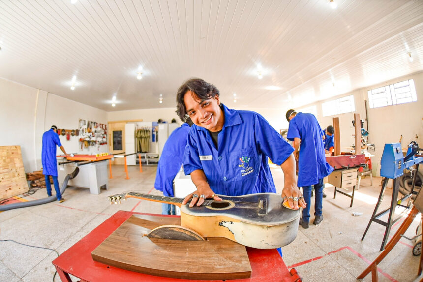 Criatividade e senso de empreendedorismo: jovens do Crescer desenvolvem habilidades durantes oficina do projeto