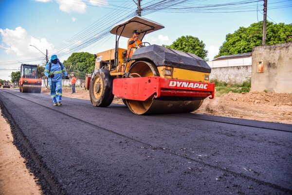 Infraestrutura: ruas do bairro Caranã recebem obras de drenagem, recapeamento e urbanização